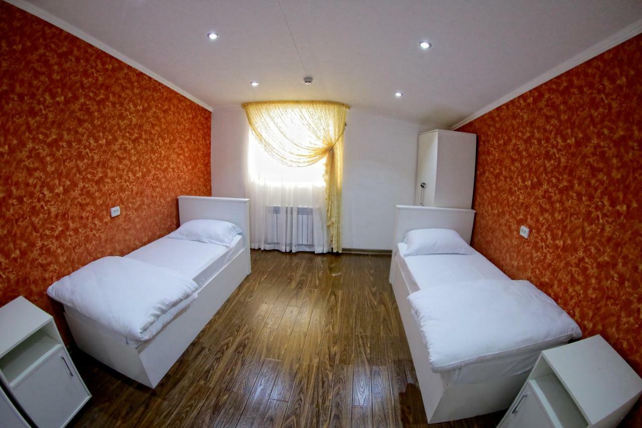 Manija Hostel Samarkand Esterno foto