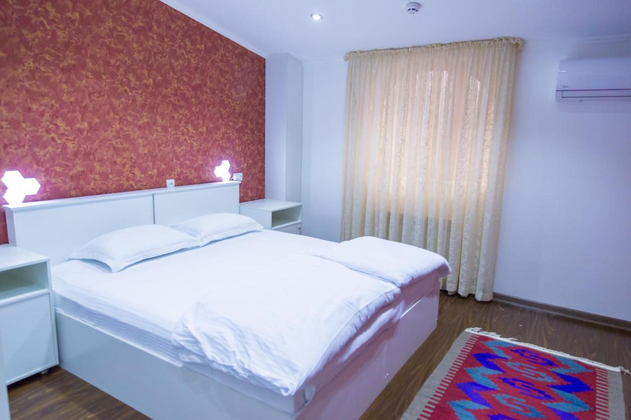 Manija Hostel Samarkand Esterno foto