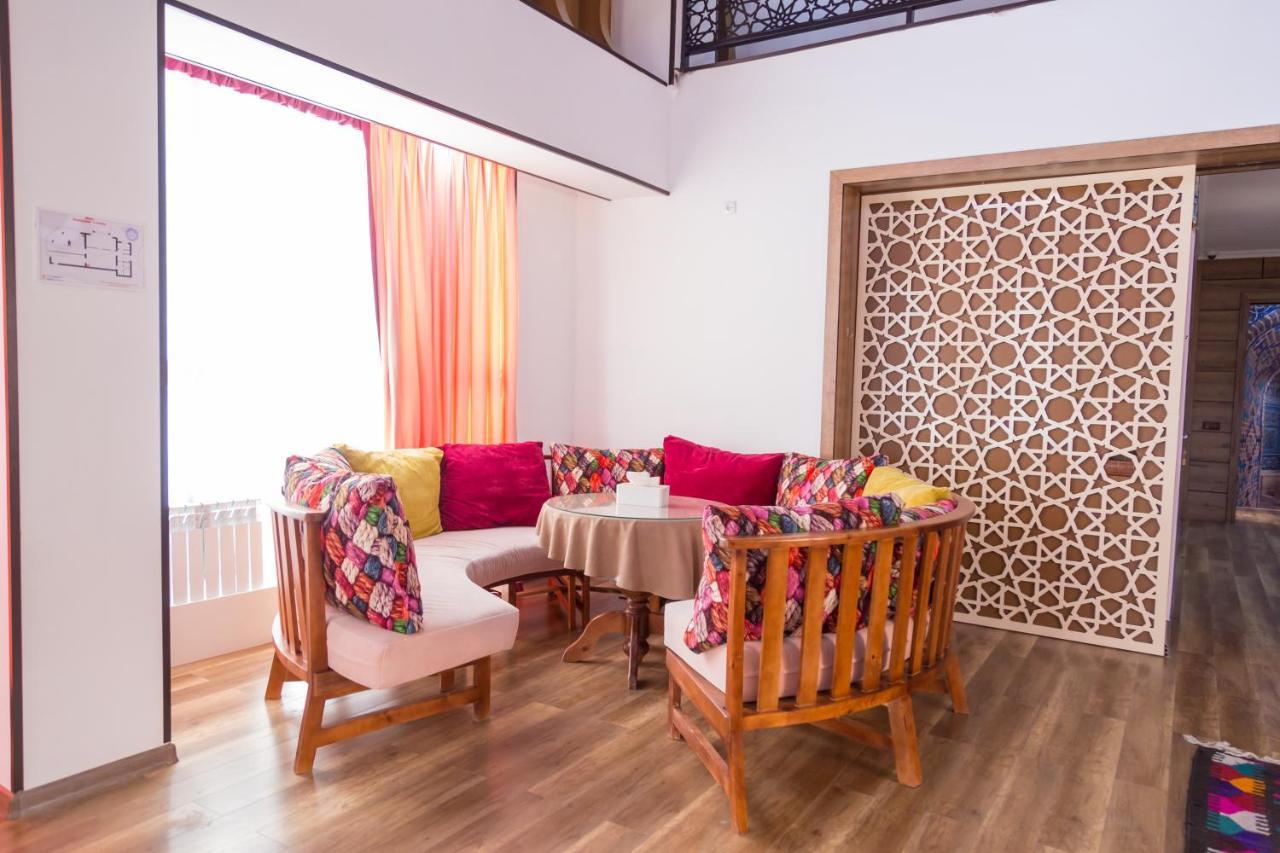 Manija Hostel Samarkand Esterno foto
